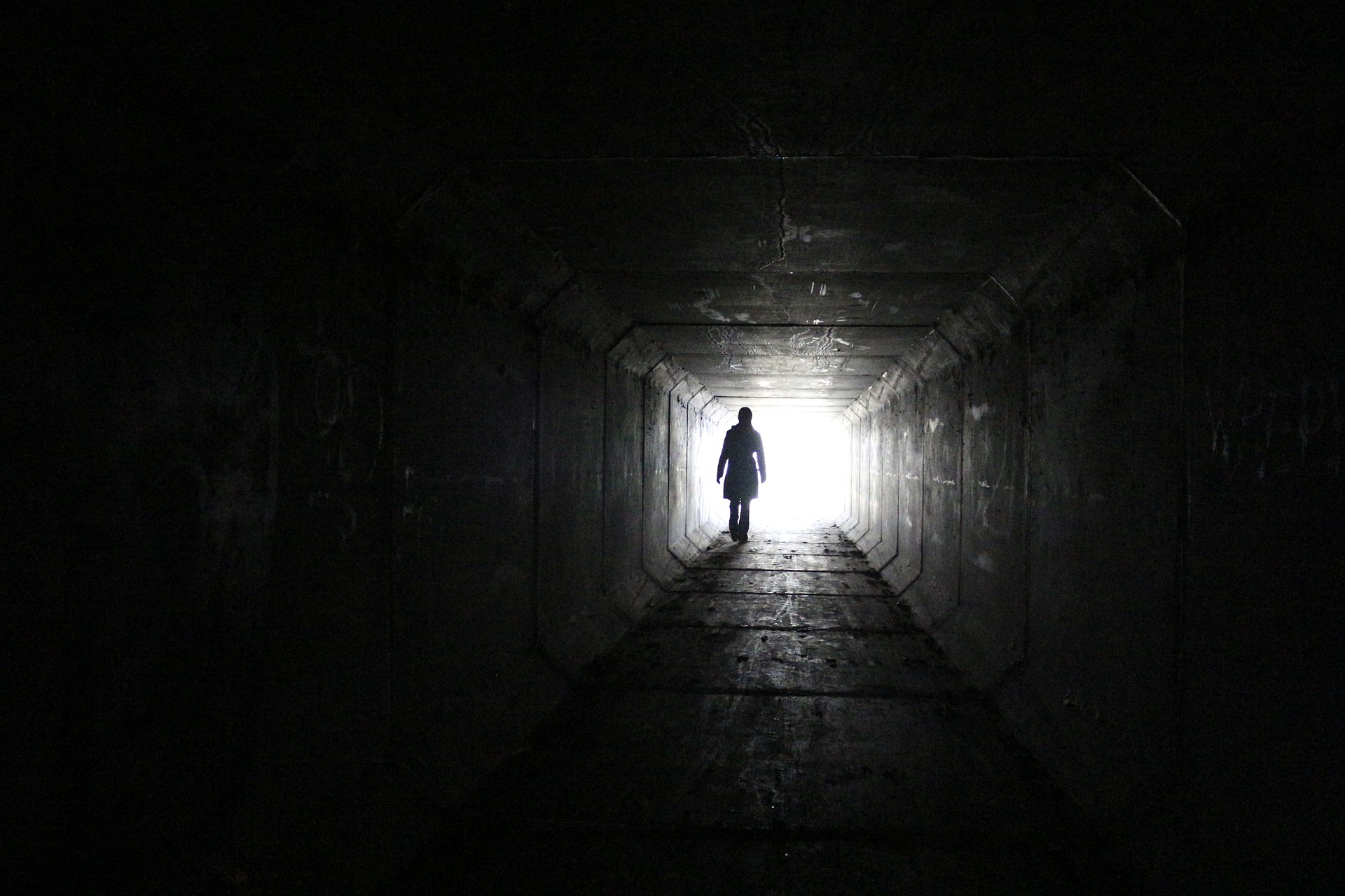 tunnel-899053_1920